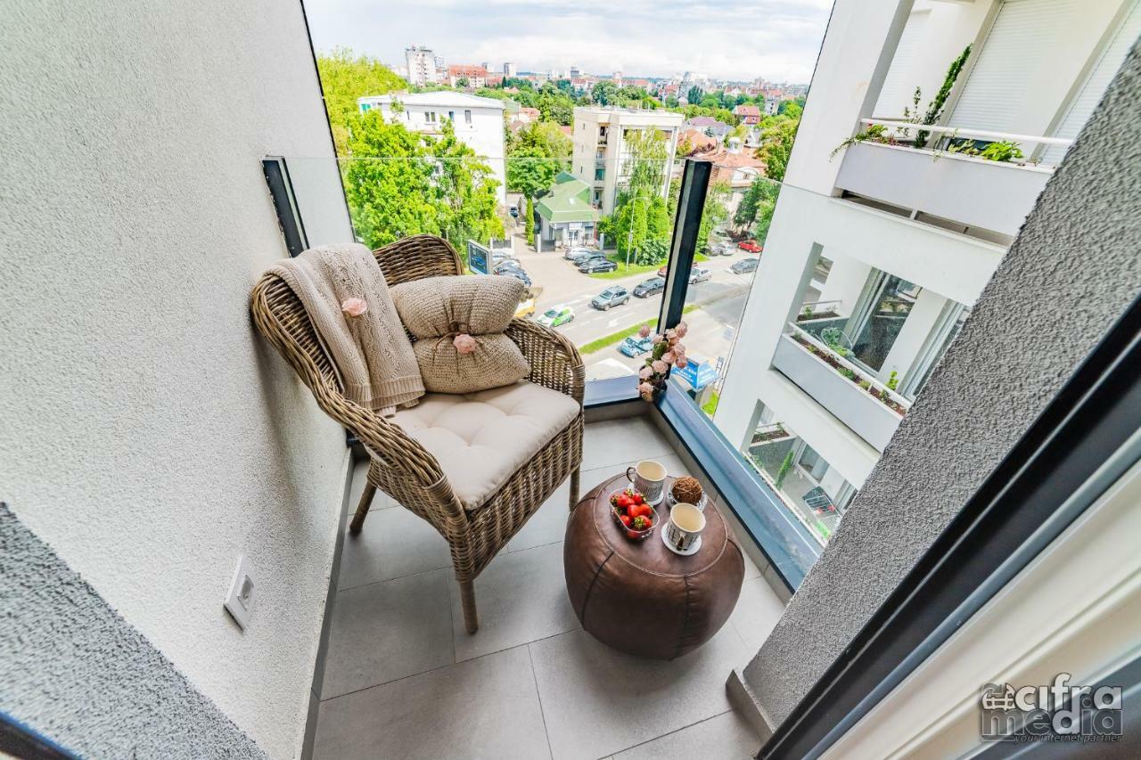 Apartmani Alexandar15 โนวีซาด ภายนอก รูปภาพ
