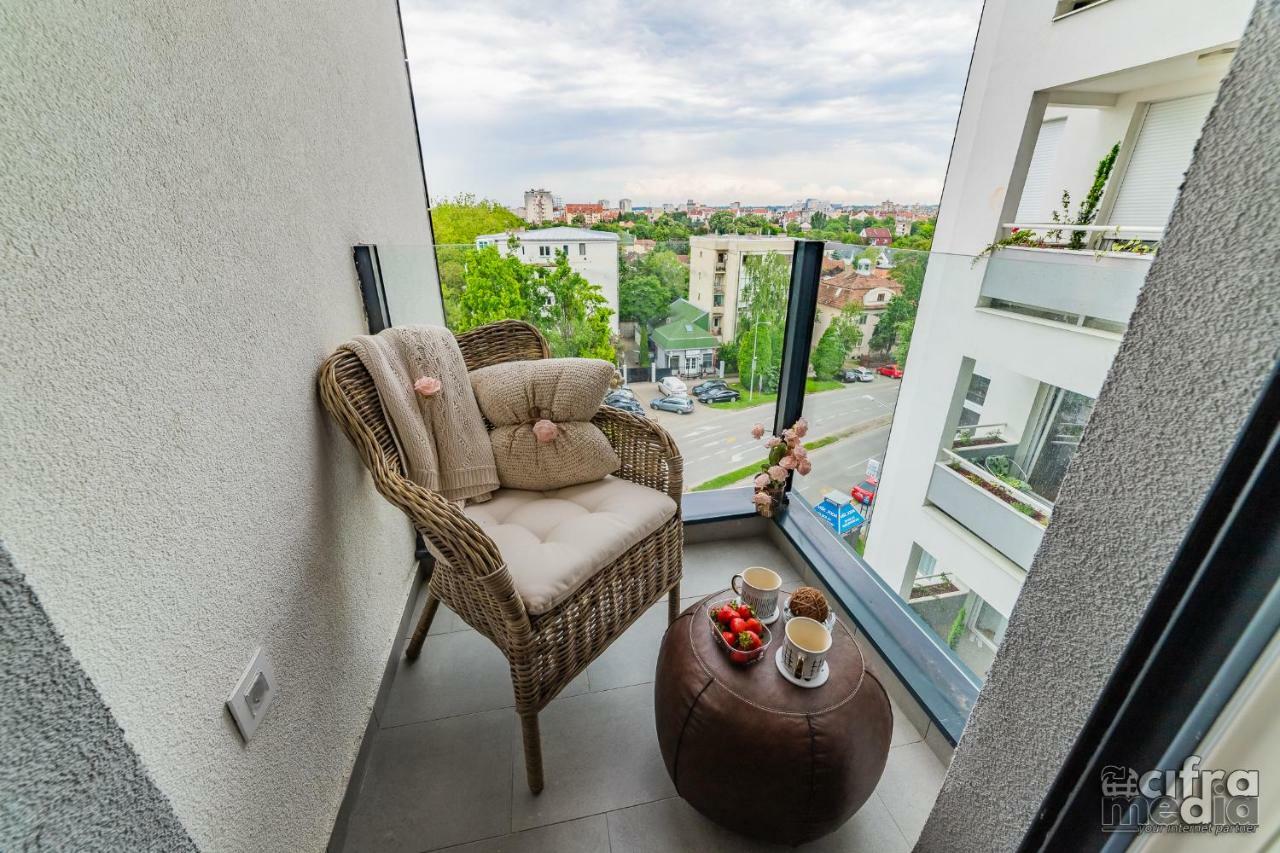 Apartmani Alexandar15 โนวีซาด ภายนอก รูปภาพ