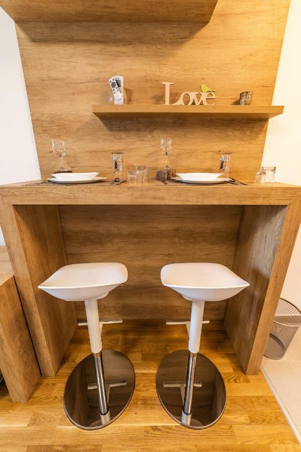 Apartmani Alexandar15 โนวีซาด ภายนอก รูปภาพ