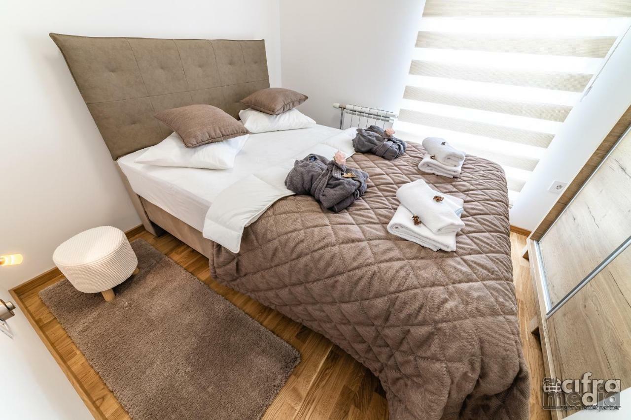 Apartmani Alexandar15 โนวีซาด ภายนอก รูปภาพ