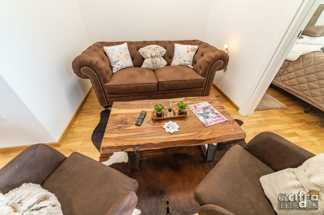 Apartmani Alexandar15 โนวีซาด ภายนอก รูปภาพ