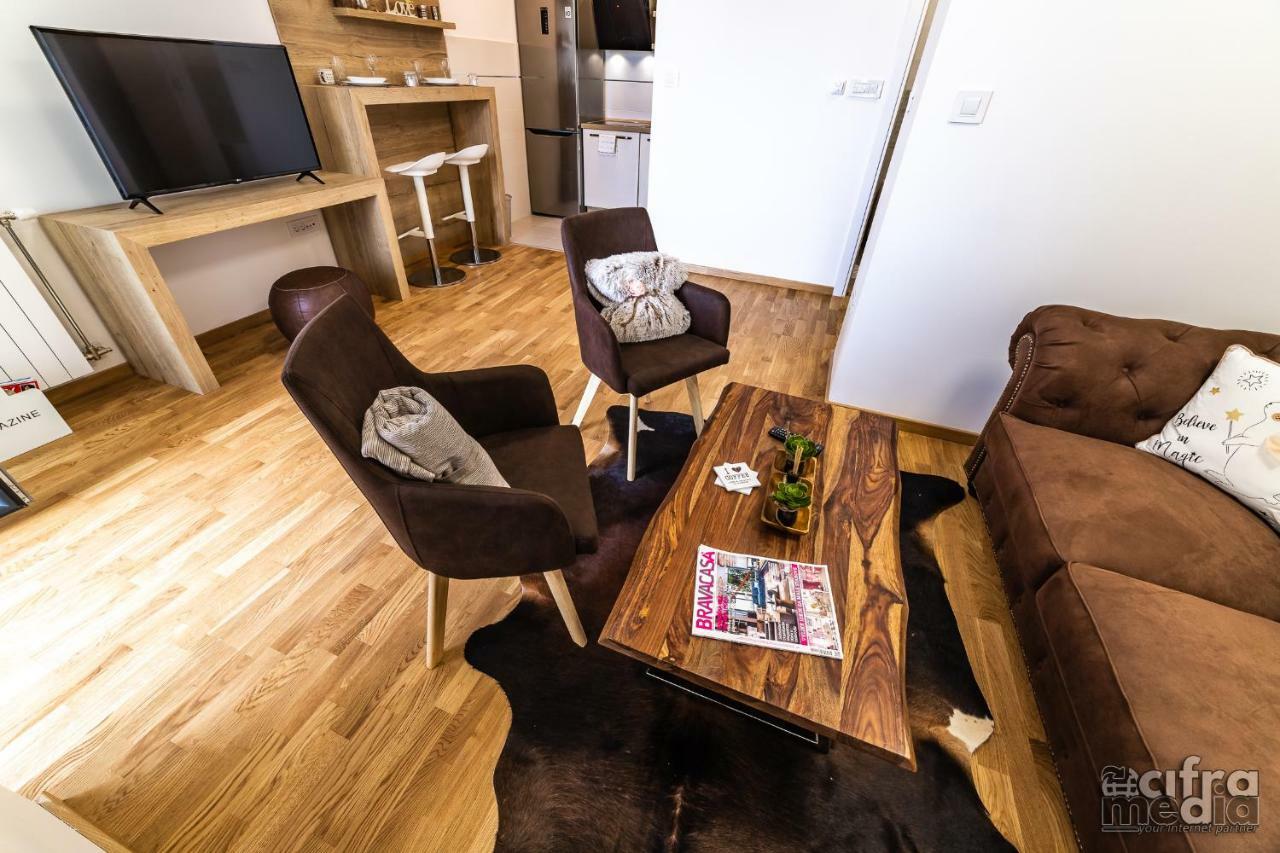 Apartmani Alexandar15 โนวีซาด ภายนอก รูปภาพ