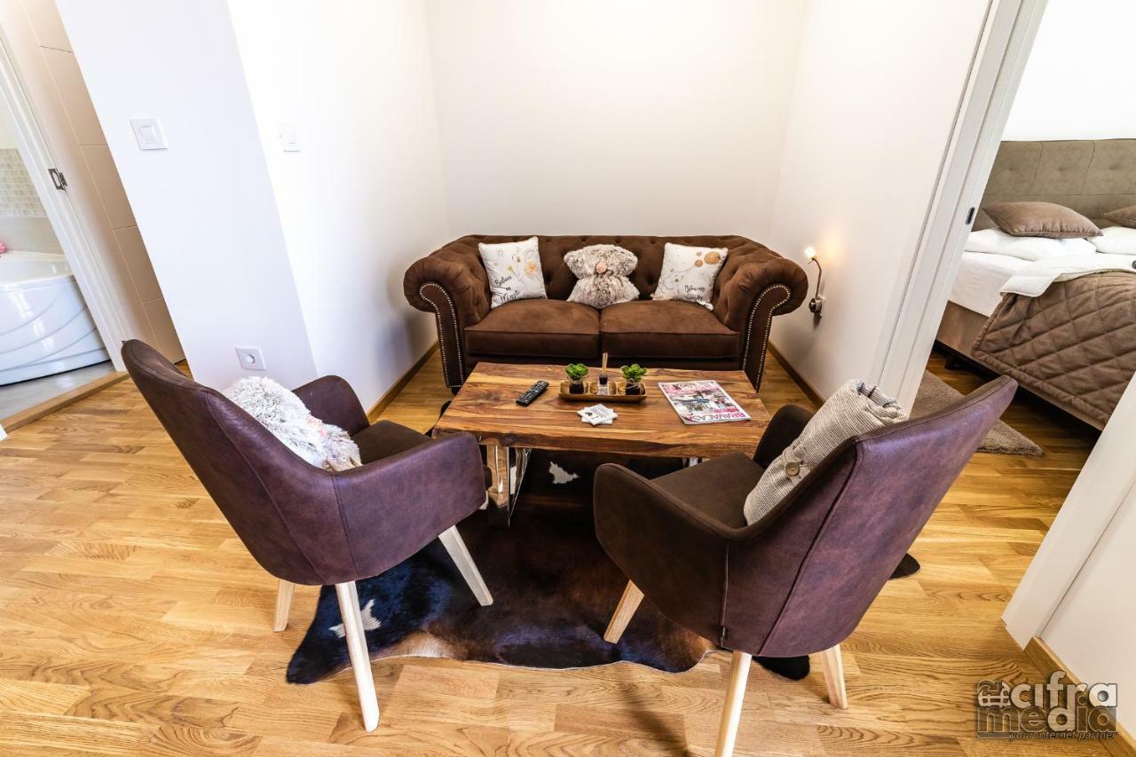 Apartmani Alexandar15 โนวีซาด ภายนอก รูปภาพ