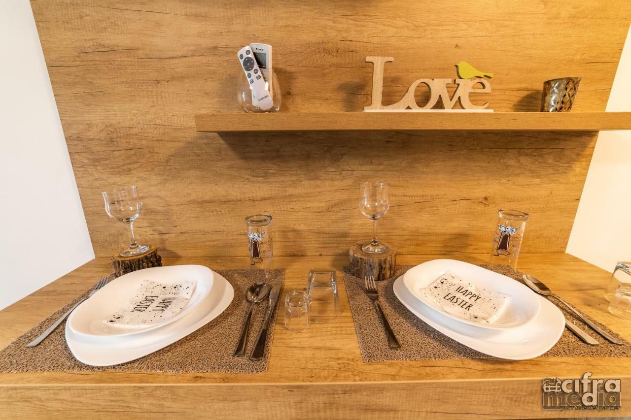 Apartmani Alexandar15 โนวีซาด ภายนอก รูปภาพ