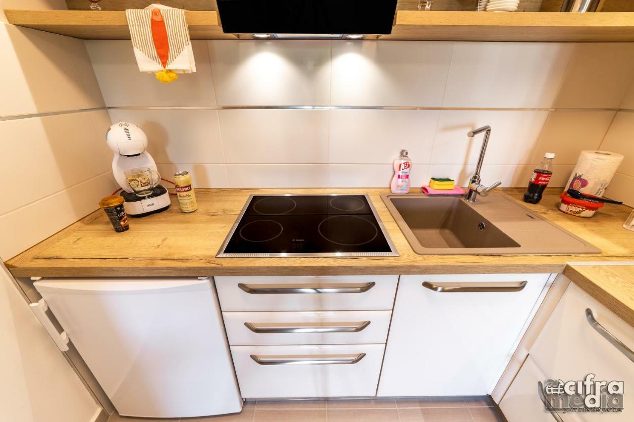 Apartmani Alexandar15 โนวีซาด ภายนอก รูปภาพ