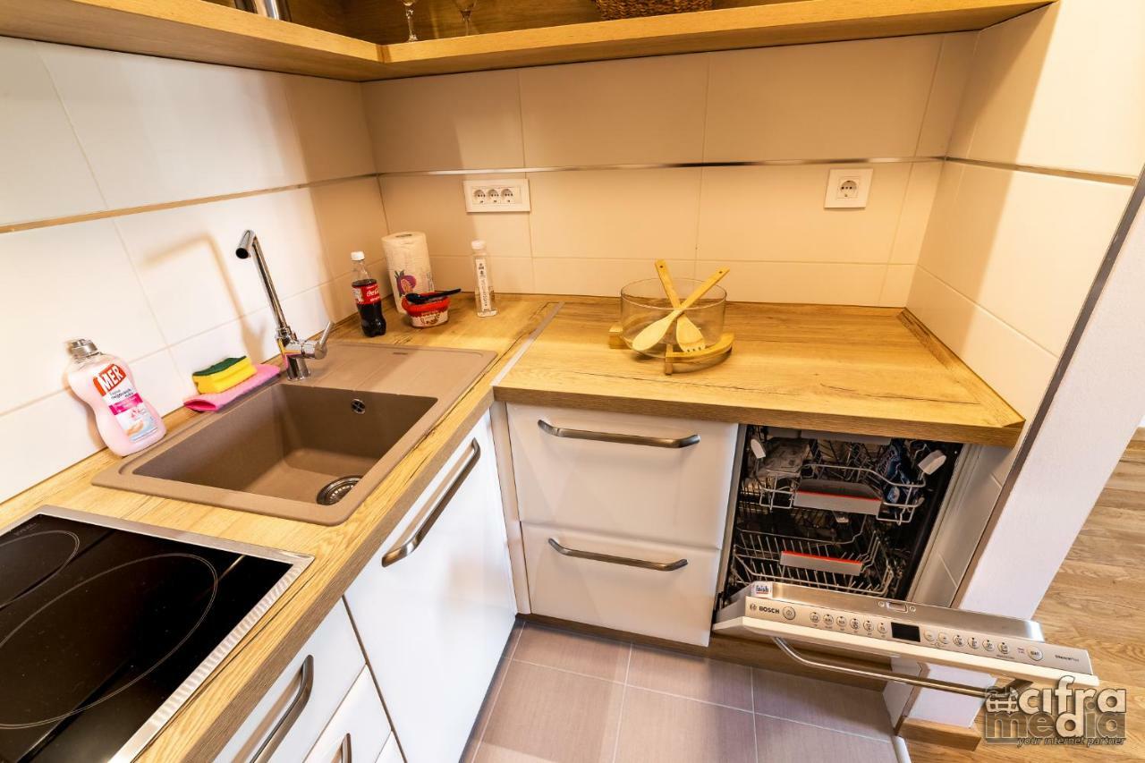 Apartmani Alexandar15 โนวีซาด ภายนอก รูปภาพ