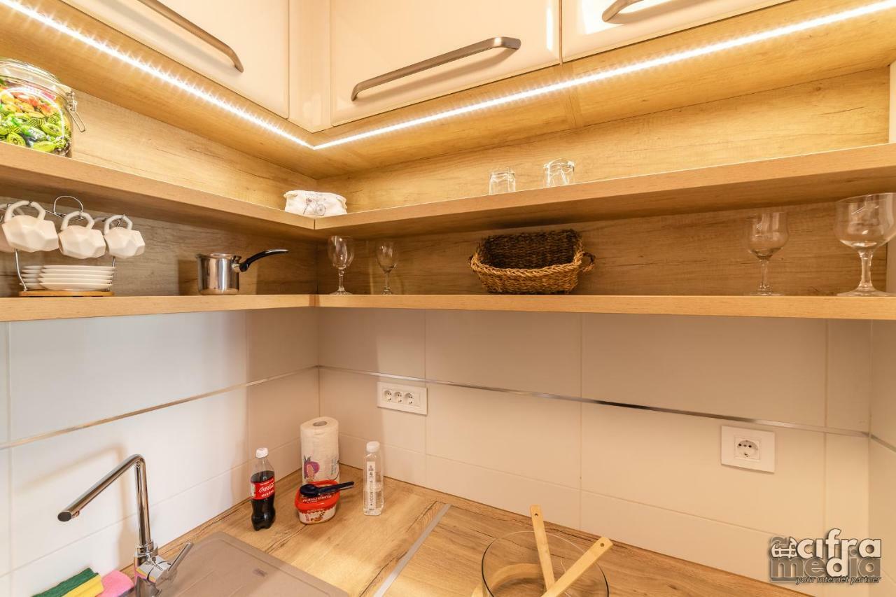 Apartmani Alexandar15 โนวีซาด ภายนอก รูปภาพ