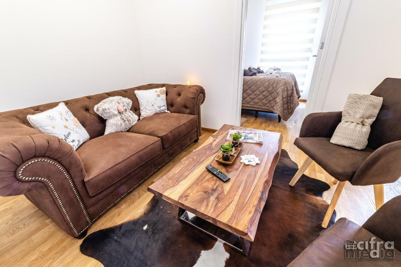 Apartmani Alexandar15 โนวีซาด ภายนอก รูปภาพ
