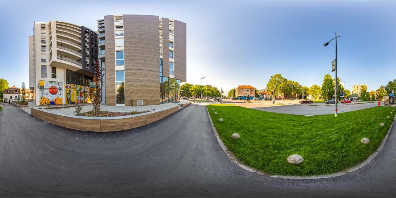 Apartmani Alexandar15 โนวีซาด ภายนอก รูปภาพ